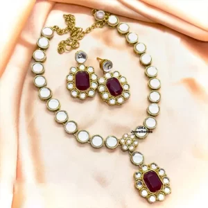 KHARIDLE Feminie Chic Kundan Set