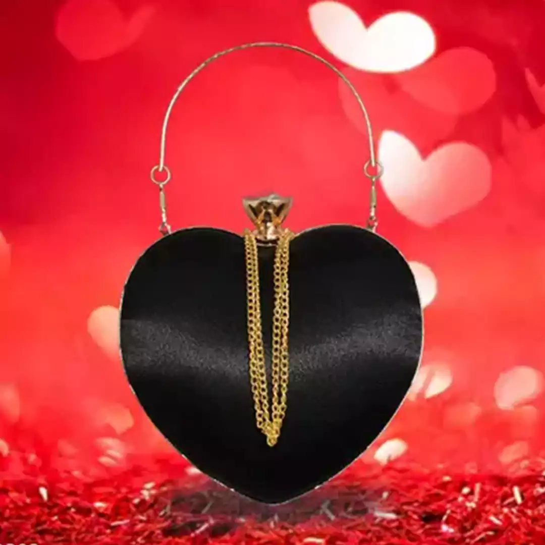 KHARIDLE Black Heart-Shaped Clutch